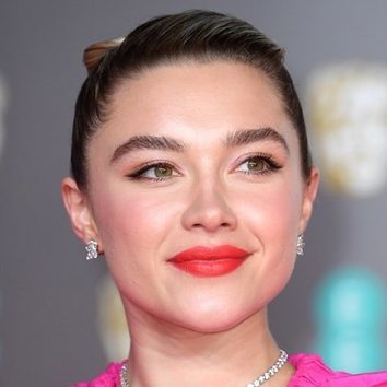 Florence Pugh acierta con su make up de estilo retro