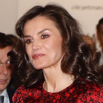 La Reina Letizia luce unas perfectas ondas definidas