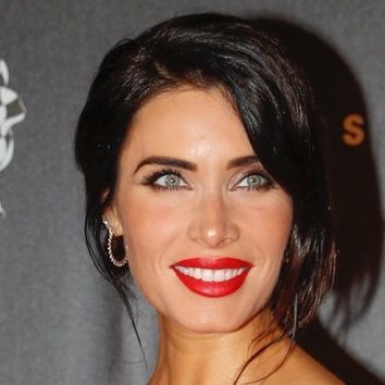 Pilar Rubio destaca con un labial rojo pasión