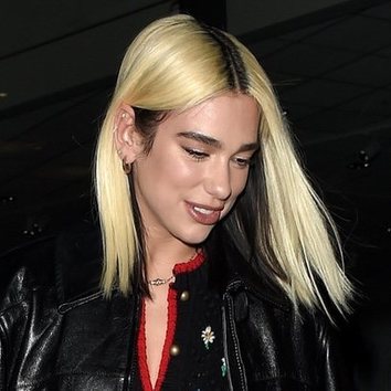 El beauty look relajado de Dua Lipa