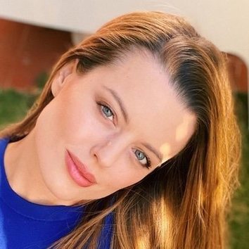 El beauty look de Adriana Torrebejano para tomar aire en el jardín